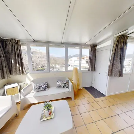 Apartament Passeig Maritim,33 *