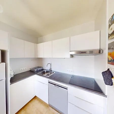Apartament Passeig Maritim,33 *
